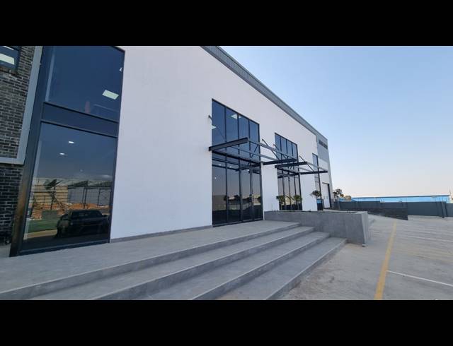 2,406M² WAREHOUSE TO LET IN POMONA